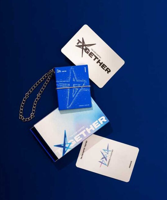 TXT - The Star Chapter: TOGETHER (Mini Book Keyring Ver.) (Random) - Imagen 3